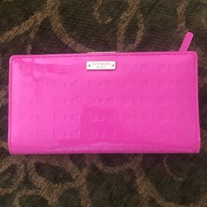 KATE SPADE New York Bifold Wallet w/snap closure